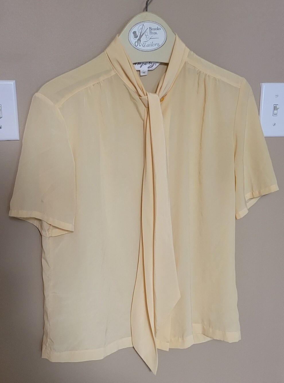 💜2 for $10💜 Bundle and save Light Yellow Tie-Neck Short Sleeve Blouse